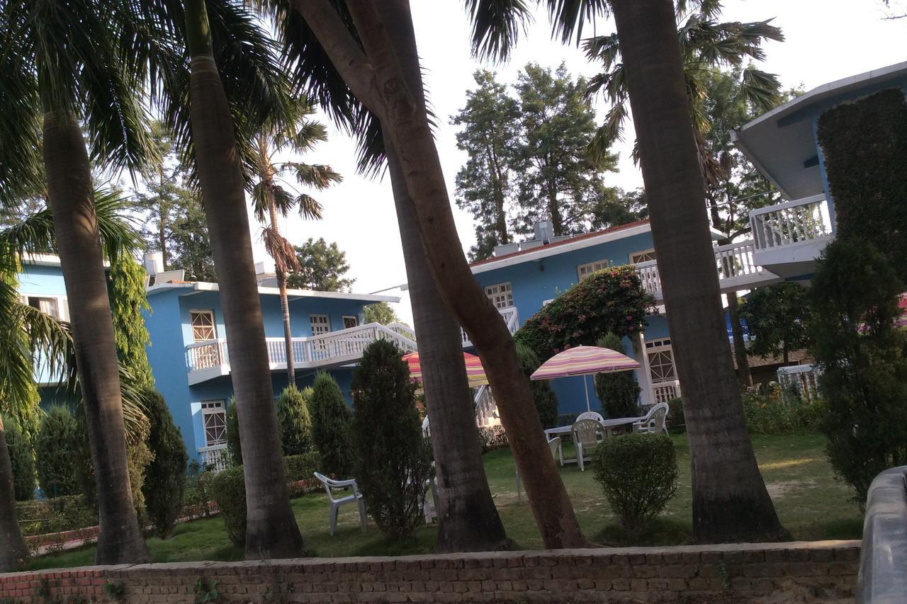 Hotel Megha-Traveller'S Village Nepalgunj エクステリア 写真