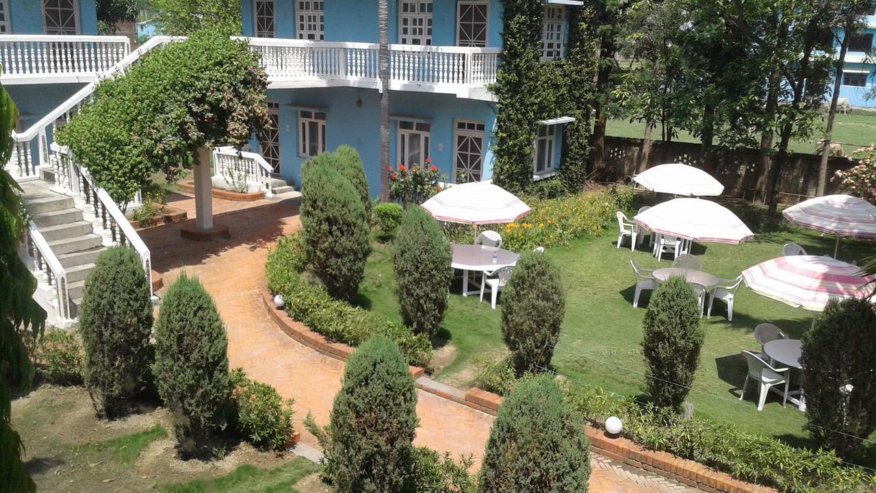 Hotel Megha-Traveller'S Village Nepalgunj エクステリア 写真