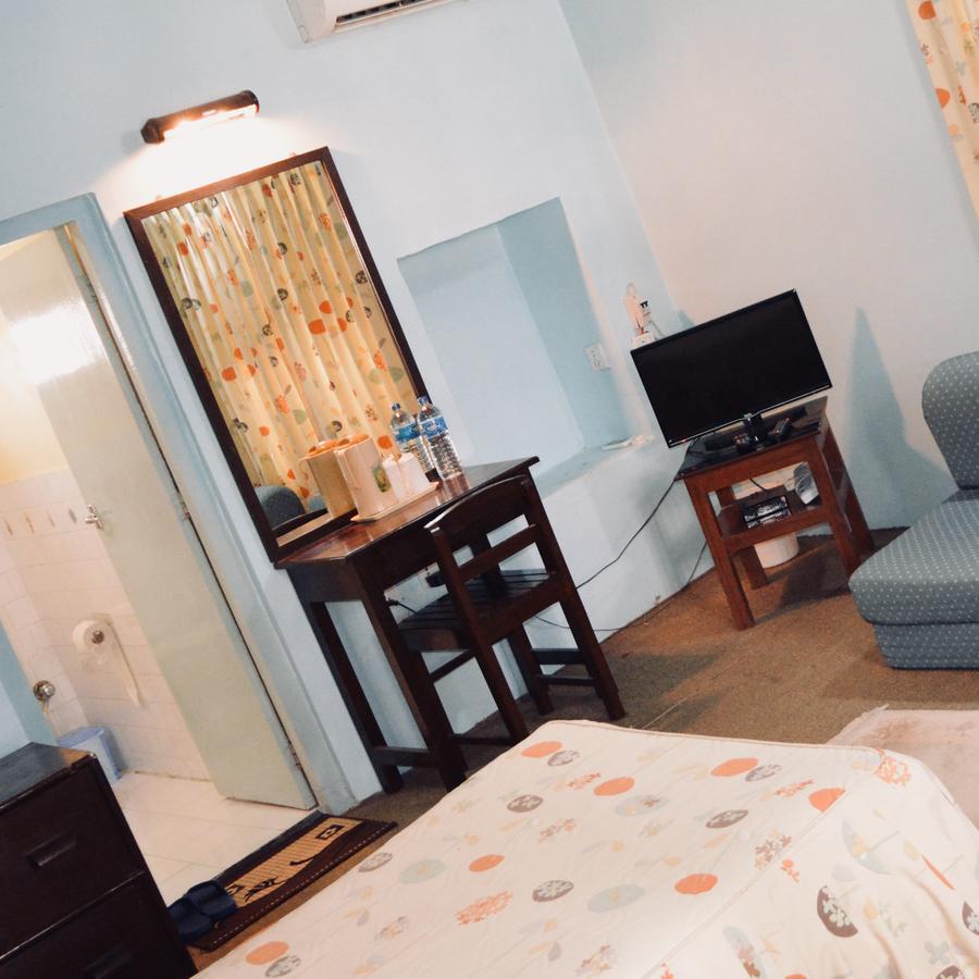 Hotel Megha-Traveller'S Village Nepalgunj エクステリア 写真