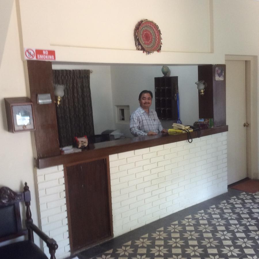 Hotel Megha-Traveller'S Village Nepalgunj エクステリア 写真