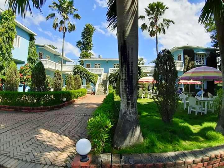 Hotel Megha-Traveller'S Village Nepalgunj エクステリア 写真