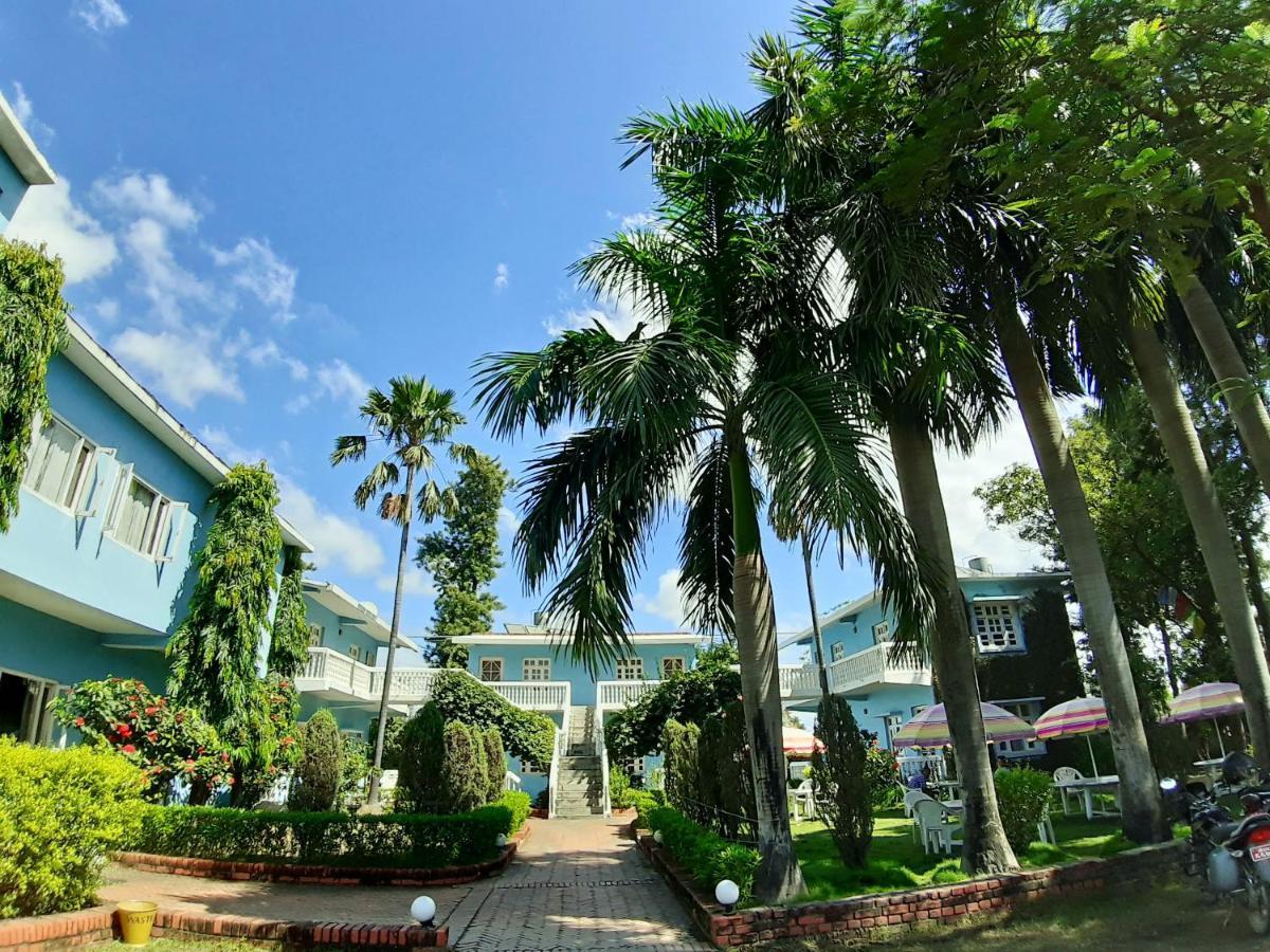 Hotel Megha-Traveller'S Village Nepalgunj エクステリア 写真
